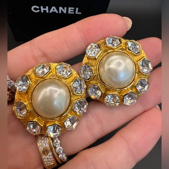 ‼️FINAL PRICE‼️ LOT 1108 24K gold plated CHANEL vintage clip on earrings - Picture 12 of 17